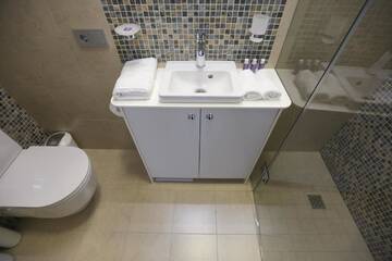 Фото номера Двухместный номер с 1 кроватью, вид на сад Гостевой дом Lavender Inn Guest House г. Viešvėnai 3