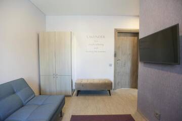 Фото номера Люкс с видом на озеро Гостевой дом Lavender Inn Guest House г. Viešvėnai 4