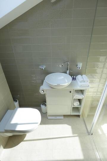 Фото номера Двухместный номер Делюкс с 1 кроватью Гостевой дом Lavender Inn Guest House г. Viešvėnai 2
